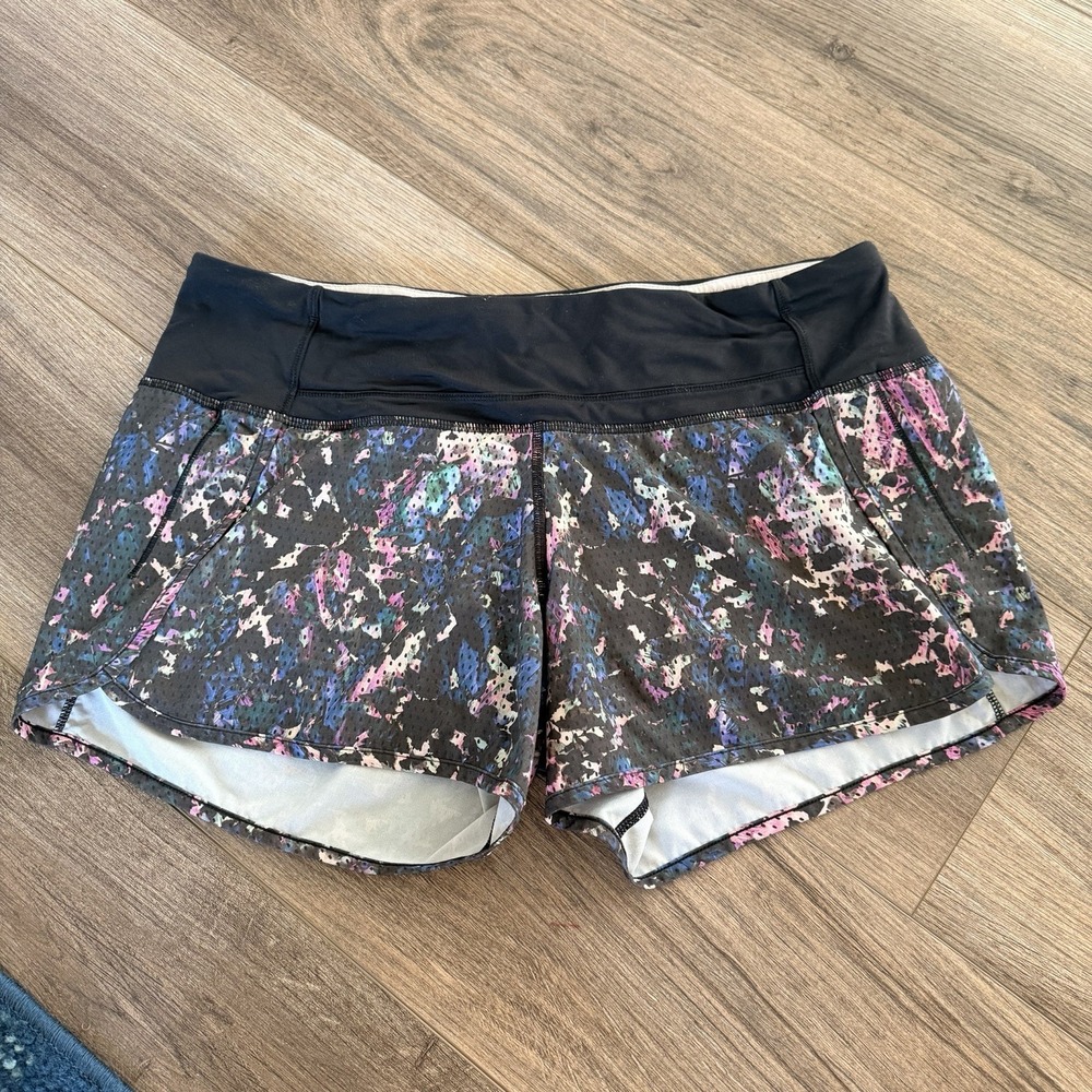 EUC Lululemon Run Times Short 4" - 4-way Stretch Floral Sport Black Multi Sz. 8